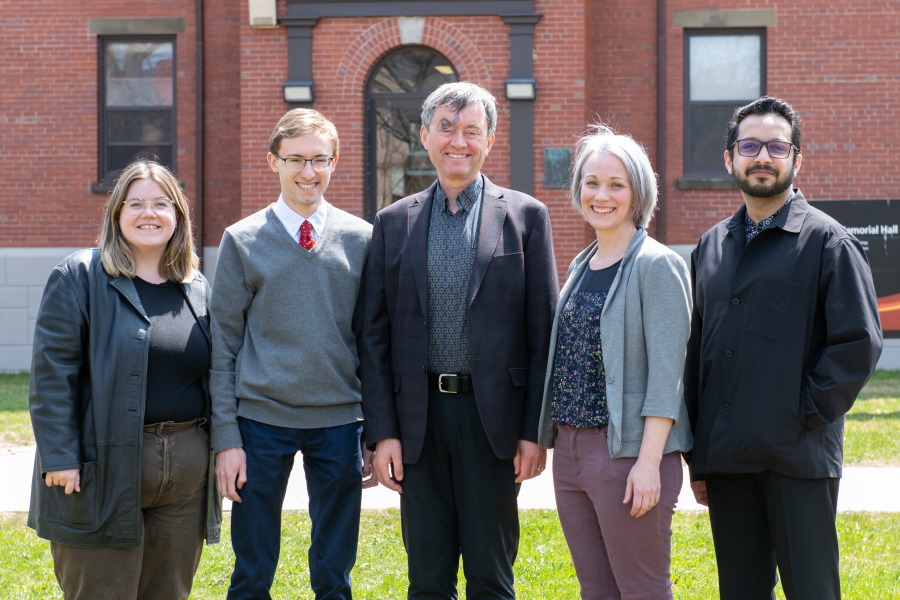  Dr. Philip Smith (centre), professor of psychology and director of clinical training for the ͯŮ PsyD program, with students Tessa O'Donnell, Vincent Salabarria, Shauna Reddin, and Faraz Mirza