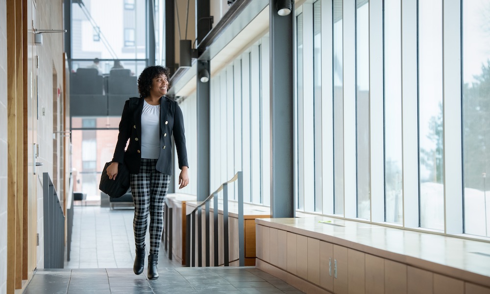 ͯŮ MBA in Global Leadership student Nathalie walking in the Faculty of Business building